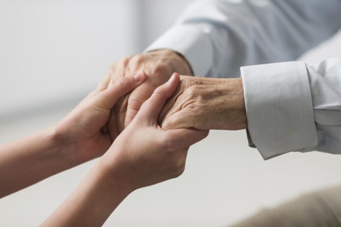 stress da caregiver e perché le mani si raggrinziscono in acqua