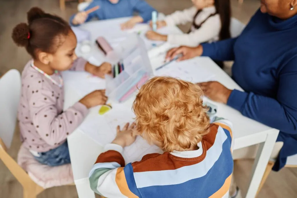 bambina con dsa fa i compiti e disturbo dell'apprendimento